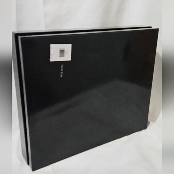 KARL LAGERFELDWomen's Disco Kitty Beanie & Scarf Boxed Gift Set In Black - Picture 6 of 7